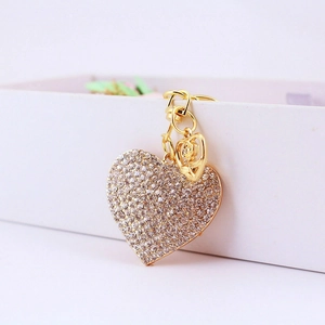 Porte-Clés Cœur en Strass Étincelant Avec Pendentif Rose Creuse Porte-Clés en Alliage de Zinc Plaqué Or pour Sac de Femme