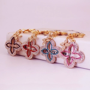 Exquisites Vierblättriges Kleeblatt Legierung Schlüsselanhänger Mit Strass Eingelegter Schlüsselring Tasche Anhänger Für Damen