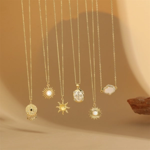 Collier Pendentif Croix Soleil en Zirconia de Cuivre Minimaliste de Mode pour Femme Bijoux de Chaîne de Clavicule Boho Électroplaqué