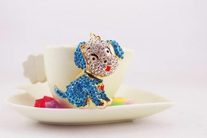 Detail showing a cute puppy keychain with blue rhinestones and gold alloy finish
