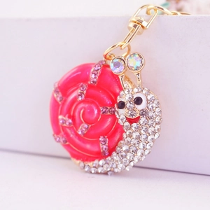 Porte-clés escargot coloré mignon avec strass et émail rose sur pendentif en métal doré