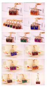 Detail of rhinestone handbag keychain with leopard print and golden alloy lobster clasp