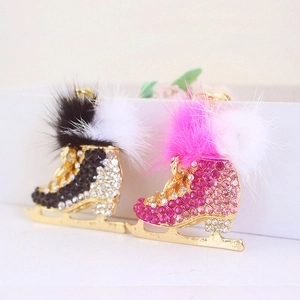Fashion Rhinestone Ice Skate Keychain Creative Cute Zinc Alloy Skating Shoe Pendant With Artificial Fur Pom Pom For Women Bag Car Accessory