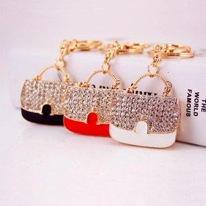 Porte-clés élégants en forme de sac à main avec strass en noir rouge et blanc avec or