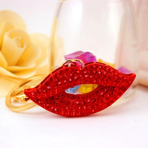 Porte-clés chic en forme de lèvres rouges avec strass et anneau en métal doré