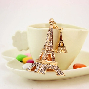 Creative Eiffel Tower keychain with sparkling rhinestones on golden metal for handbag decor