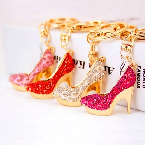 Porte-clés escarpins étincelants avec strass en cristal déclinés en quatre couleurs