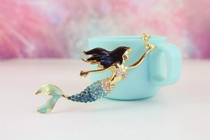 Detail of mermaid keychain with blue gradient rhinestones and golden alloy finish