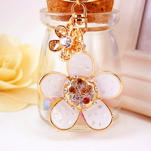 Elegant floral keychain with rhinestone crystal petals and gold clasp for women handbags