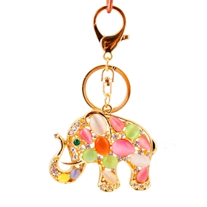 Süßer goldener Elefant Schlüsselanhänger mit bunten Katzenaugen-Steinen und Kristallen