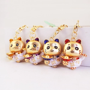 Porte-clés Chat de la Fortune Alliage de Zinc Plaqué Or Émail Strass Charm pour Femmes Accessoires de Voiture Sac Cadeau