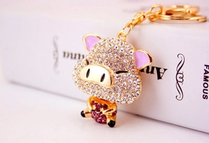 Dettagli del portachiavi a forma di maialino scintillante con cristalli e gancio dorato