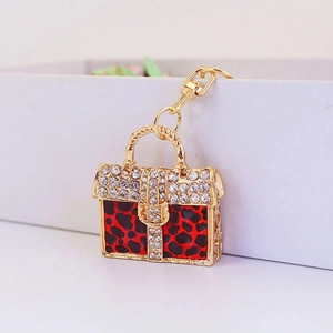 Porte-clés mini sac à main léopard avec détails rouges et strass blancs brillants