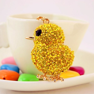 Mignon porte-clés poussin jaune orné de strass brillants et crochet en alliage