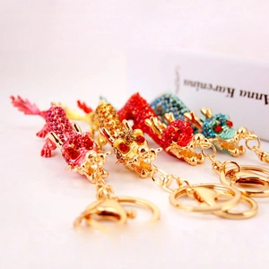 Porte-clés dragon chinois exquis avec cristaux colorés et crochets en métal doré