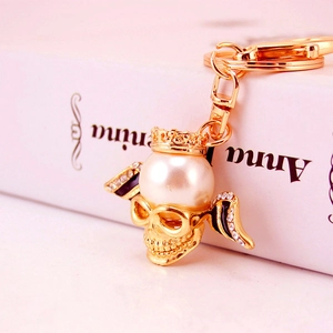 Gothic Golden Zinc Alloy Skull Keychain With Crown Faux Artificial Pearl Rhinestone Wings Bag Pendant Key Ring For Women Men Gift