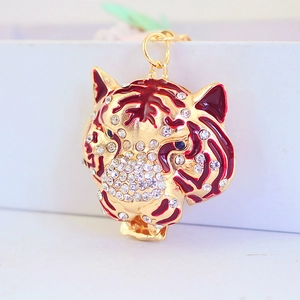 Porte-clés tête de tigre en alliage doré avec émail rouge et strass blancs brillants