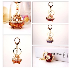 Exquisite gold alloy cornucopia keychain with inlaid pearls and colorful enamel details