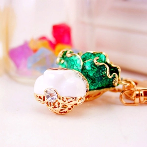 Chinese cabbage keychain with green enamel leaves and golden frame adorned with rhinestones