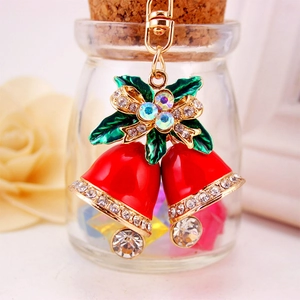 Portachiavi natalizio con campanelle rosse e oro decorato con foglie verdi e fiocco di cristallo