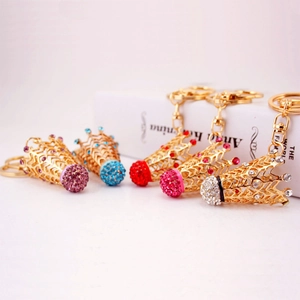 Porte-clés de Couronne de Badminton en Alliage de Zinc Avec Strass Pendentif Porte-clés en Métal Thème Sportif Créatif Bijoux de Sac de Voiture Cadeau
