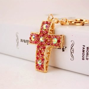Porte-clés croix étincelant avec strass roses, cristaux AB et fermoir mousqueton doré