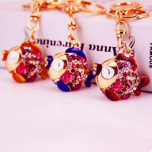 Porte-clés Créatif Gros Poisson en Strass Alliage de Zinc Pendentif de Sac Animal en Métal Cadeau Bijoux pour Femmes
