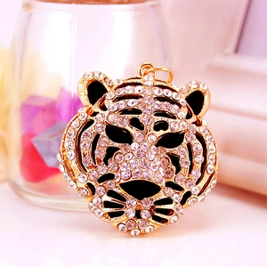 Porte-clés tête de tigre en strass étincelants avec base dorée et design animalier créatif