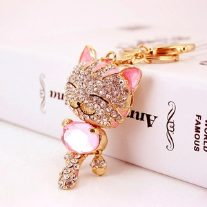 Porte-clés chat doré élégant avec cristal rose et incrustation de diamants brillants