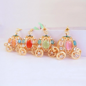 Cute Pumpkin Carriage Keychain For Women Rhinestone Zinc Alloy Metal Keychain Bag Pendant Fairy Tale Style Wedding Birthday Gift
