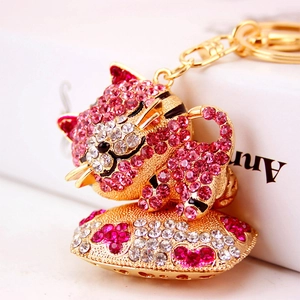 Portachiavi gatto con strass rosa con base in metallo dorato e dettaglio cuore