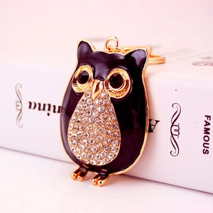 Porte-clés hibou mignon avec émail noir et strass blancs brillants sur métal doré