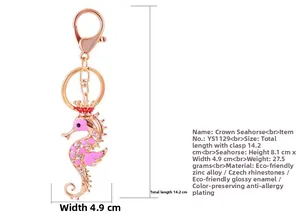 Dimensions détaillées du porte-clés hippocampe avec émail rose et cristaux