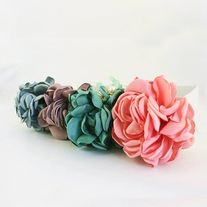 Porte-clés Rose en Satin Fait à la Main Avec Fermoir Mousqueton en Alliage de Zinc Künstliche Perles et Strass Bijou de Sac Femme