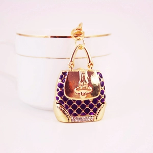 Porte-clés sac à main doré avec émail violet à losanges et cristaux scintillants