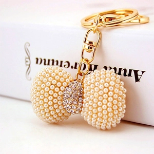 Elegant Bowknot Keychain Zinc Alloy Gold Plated White Faux Artificial Pearl Rhinestone Keyring Pendant For Bag Decoration Women Gift