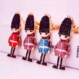Creative British Royal Guard Keychain Alloy Rhinestone Enamel Soldier Pendant Sparkling Bag Charm Car Key Ring Gift For Friends