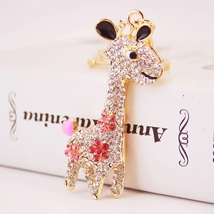 Cute Rhinestone Giraffe Keychain Shiny Metal Animal Bag Pendant Fashion Zinc Alloy Keyring With Heart Charm For Women Gift