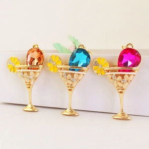Creativo Portachiavi a Forma di Bicchiere da Cocktail Con Fetta di Limone Strass Smalto Lega di Zinco Ciondolo per Borsa Bevanda Estiva