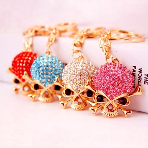 Portachiavi teschio con strass colorati e ganci in metallo dorato per borsa e chiavi