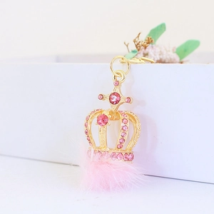 Rosa Schlüsselanhänger mit Krone, Glitzersteinen und weichem Plüschball für Damen
