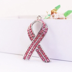 Portachiavi con ciondolo a nastro rosa e strass per la lotta al tumore al seno