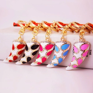 Creative Enamel Italian Horn Keychain Zinc Alloy Inlaid Rhinestone Pendant Key Ring Fashion Bag Hanging Ornament Women Gift