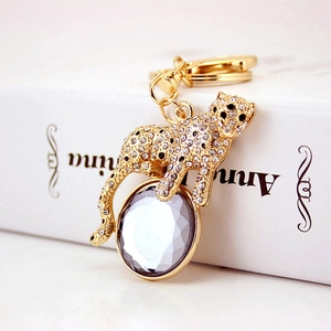 Sparkling leopard keychain with inlaid crystals and grey gemstone on a golden finish