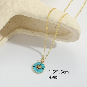 Vintage gold shell pendant necklace with blue enamel and dimensions 1.5x1.5cm 4.4g