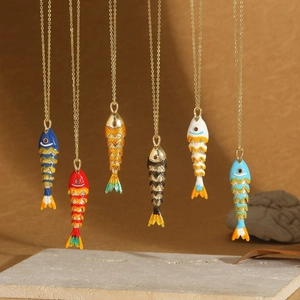 Collar con Colgante de Pez Móvil Flexible Cobre Esmalte Colorido Forma Animal Chapado en Oro Joyería de Moda para Mujer Regalo