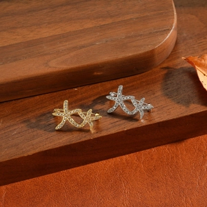 Retro starfish brooch set in gold and silver finish with sparkling crystal stones