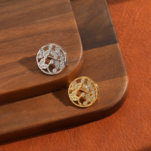 Exquisite hollow butterfly circle brooches in gold and silver plating with zircon