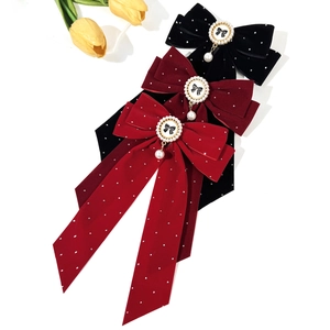 Barrettes à cheveux élégantes en velours avec perles et strass en noir et rouge foncé