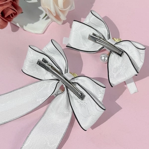 Barrette à cheveux nœud en dentelle blanche avec bordure noire et pendentif perle